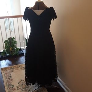 Lace evening gown. Prom, special occasion